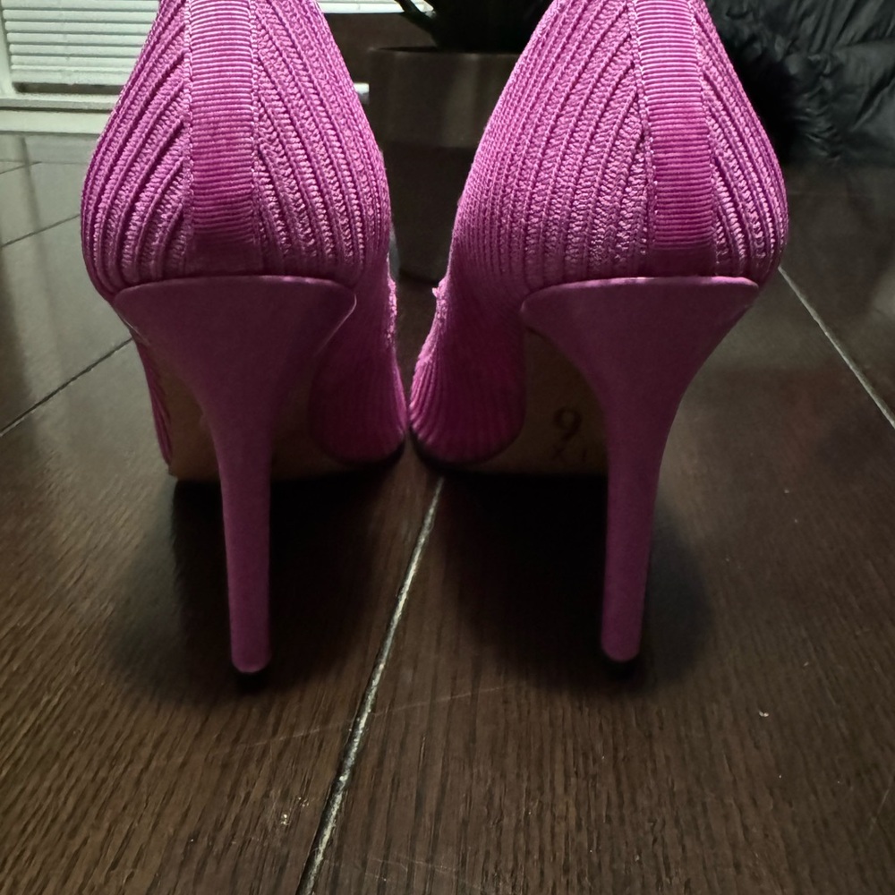 Lavender/pinkish High Heel - Picture 5 of 7